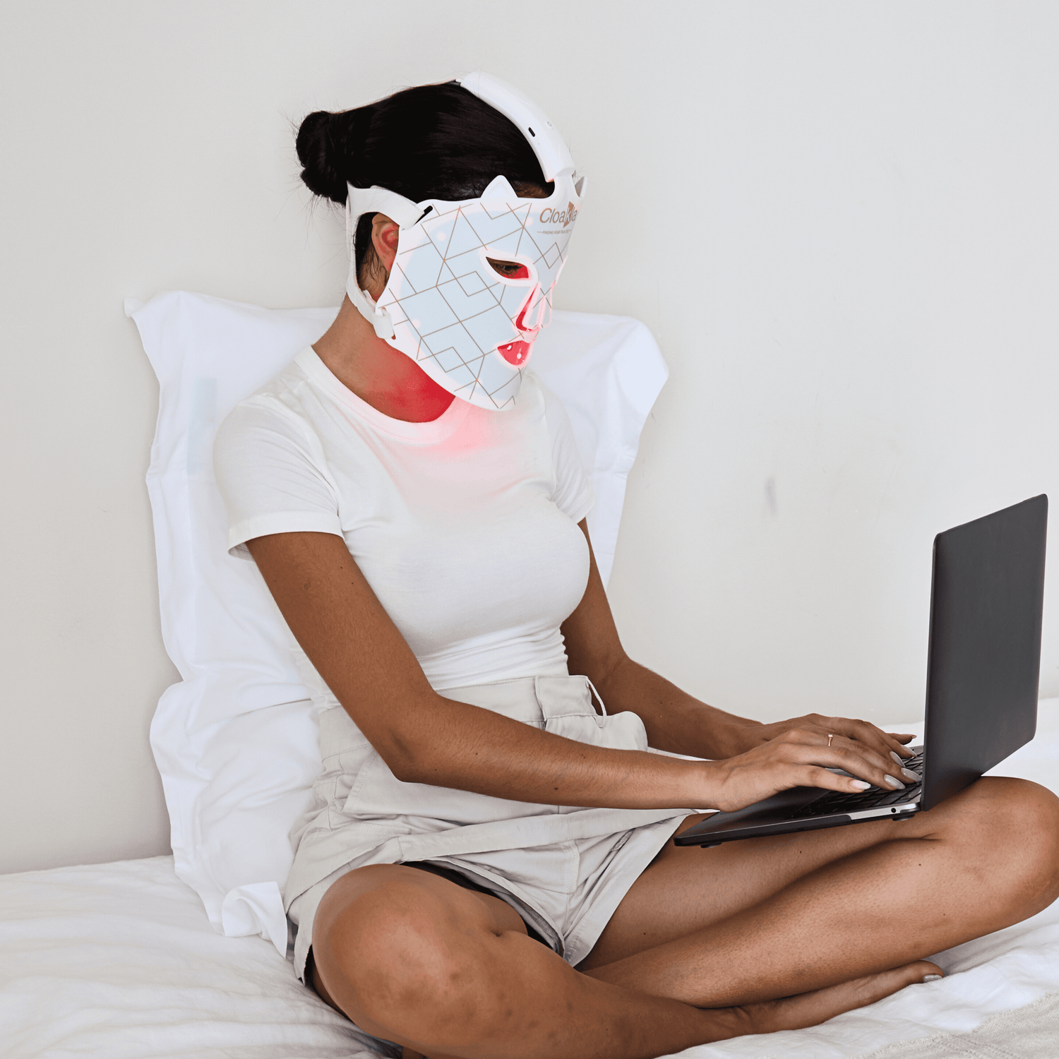 Cloakla C16 — Wireless LED Face Mask | 4-in-1 Studio-Grad