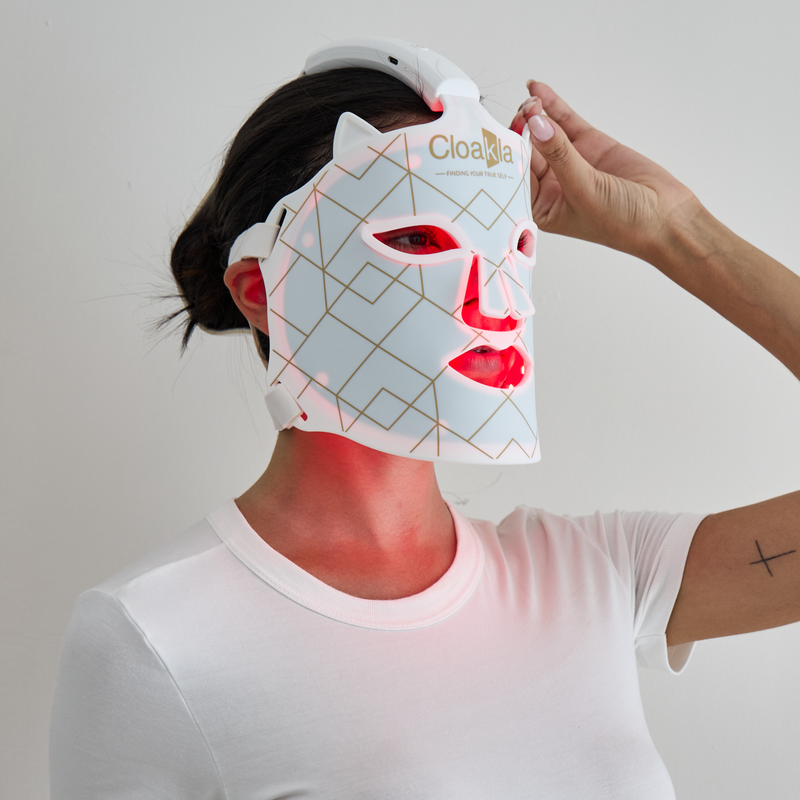 Cloakla C16 wireless LED light therapy face mask in white, front view